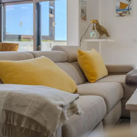 Atlantic View Deluxe, Luxury 2 Bedrooms Norton With Amazing Views In شقة *