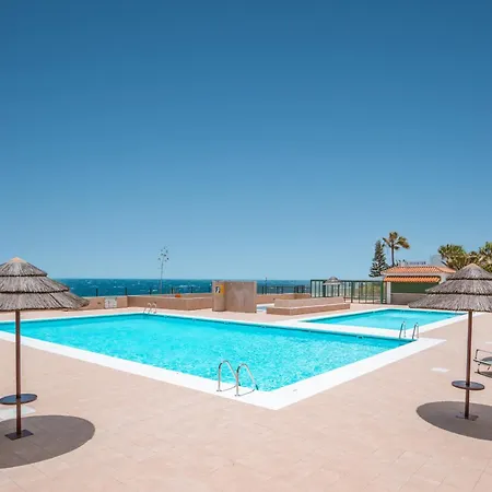 Atlantic View Deluxe, Luxury 2 Bedrooms Norton With Amazing Views In