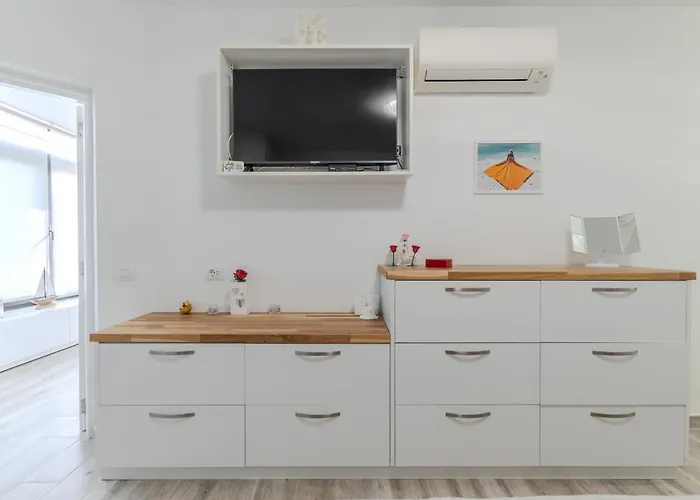 Luxury 2 Bedrooms Norton With Amazing Views In *