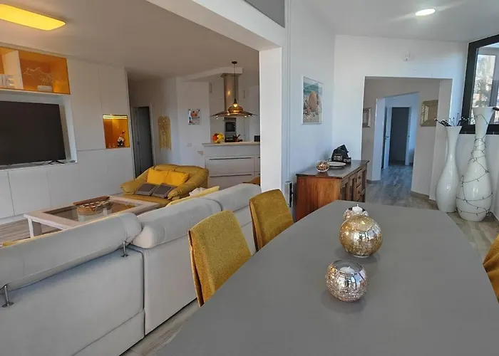 Luxury 2 Bedrooms Norton With Amazing Views In *