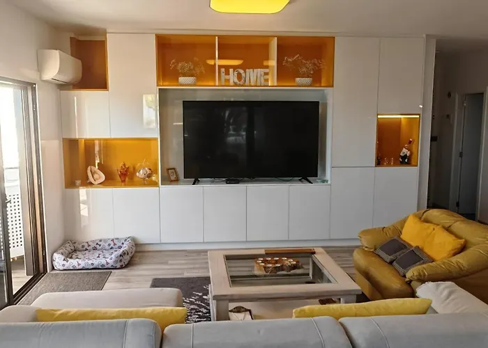 Luxury 2 Bedrooms Norton With Amazing Views In *