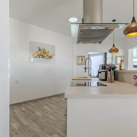 Atlantic View Deluxe, Luxury 2 Bedrooms Norton With Amazing Views In *