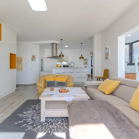 Atlantic View Deluxe, Luxury 2 Bedrooms Norton With Amazing Views In Apartment