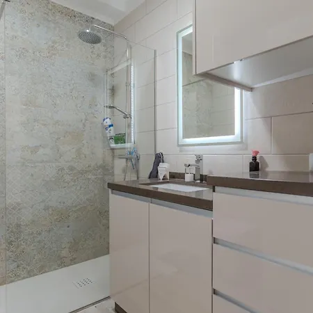 Atlantic View Deluxe, Luxury 2 Bedrooms Norton With Amazing Views In
