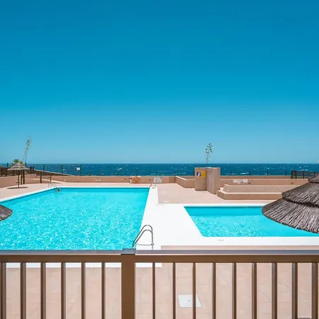 Atlantic View Deluxe, Luxury 2 Bedrooms Norton With Amazing Views In