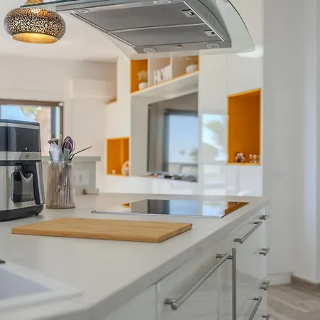 Atlantic View Deluxe, Luxury 2 Bedrooms Norton With Amazing Views In *