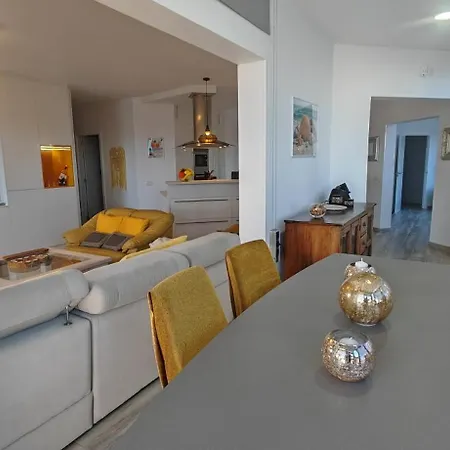 Atlantic View Deluxe, Luxury 2 Bedrooms Norton With Amazing Views In *