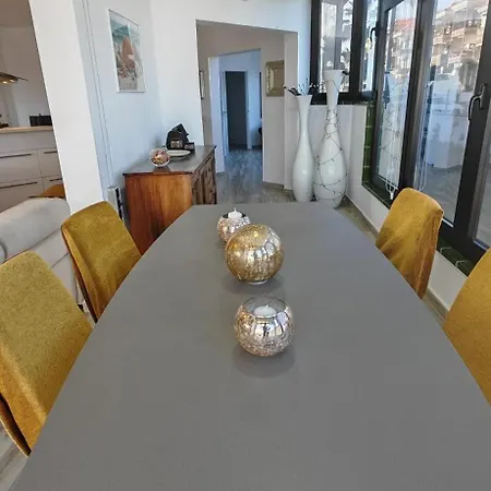 Atlantic View Deluxe, Luxury 2 Bedrooms Norton With Amazing Views In *