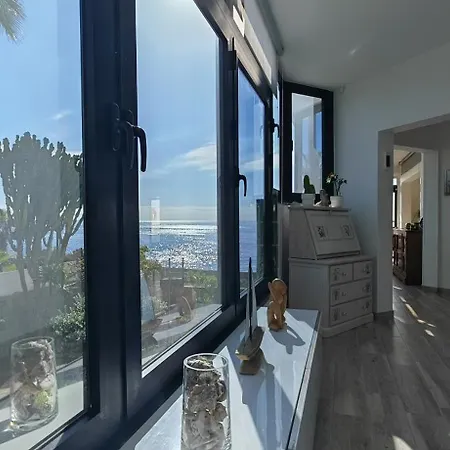 Atlantic View Deluxe, Luxury 2 Bedrooms Norton With Amazing Views In Apartment