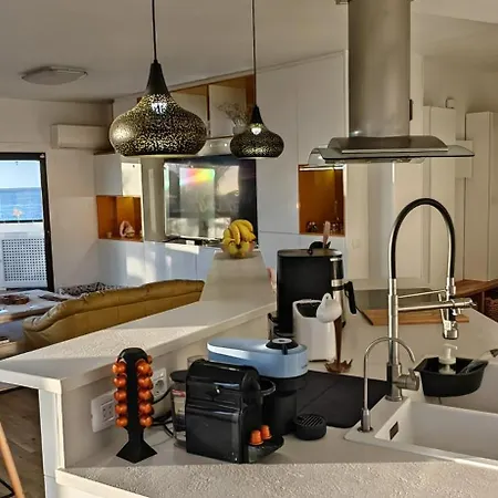 Atlantic View Deluxe, Luxury 2 Bedrooms Norton With Amazing Views In Apartment